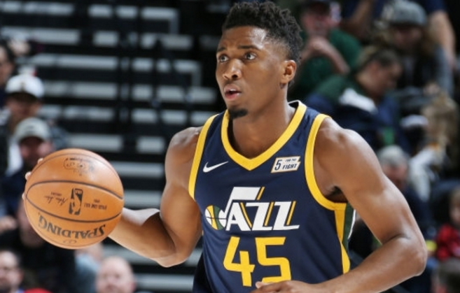 距开赛不到20分钟，沙特球迷看台仍有大量空位.