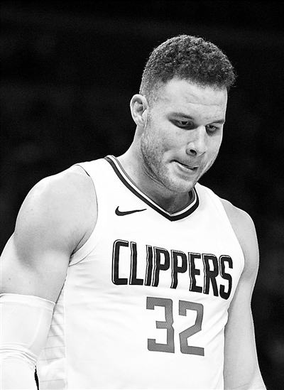 更是对他多 更是对他多